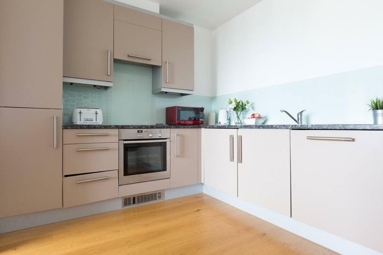 Modern 1 Bedroom Apartment In E1 With Great Views Лондон Экстерьер фото