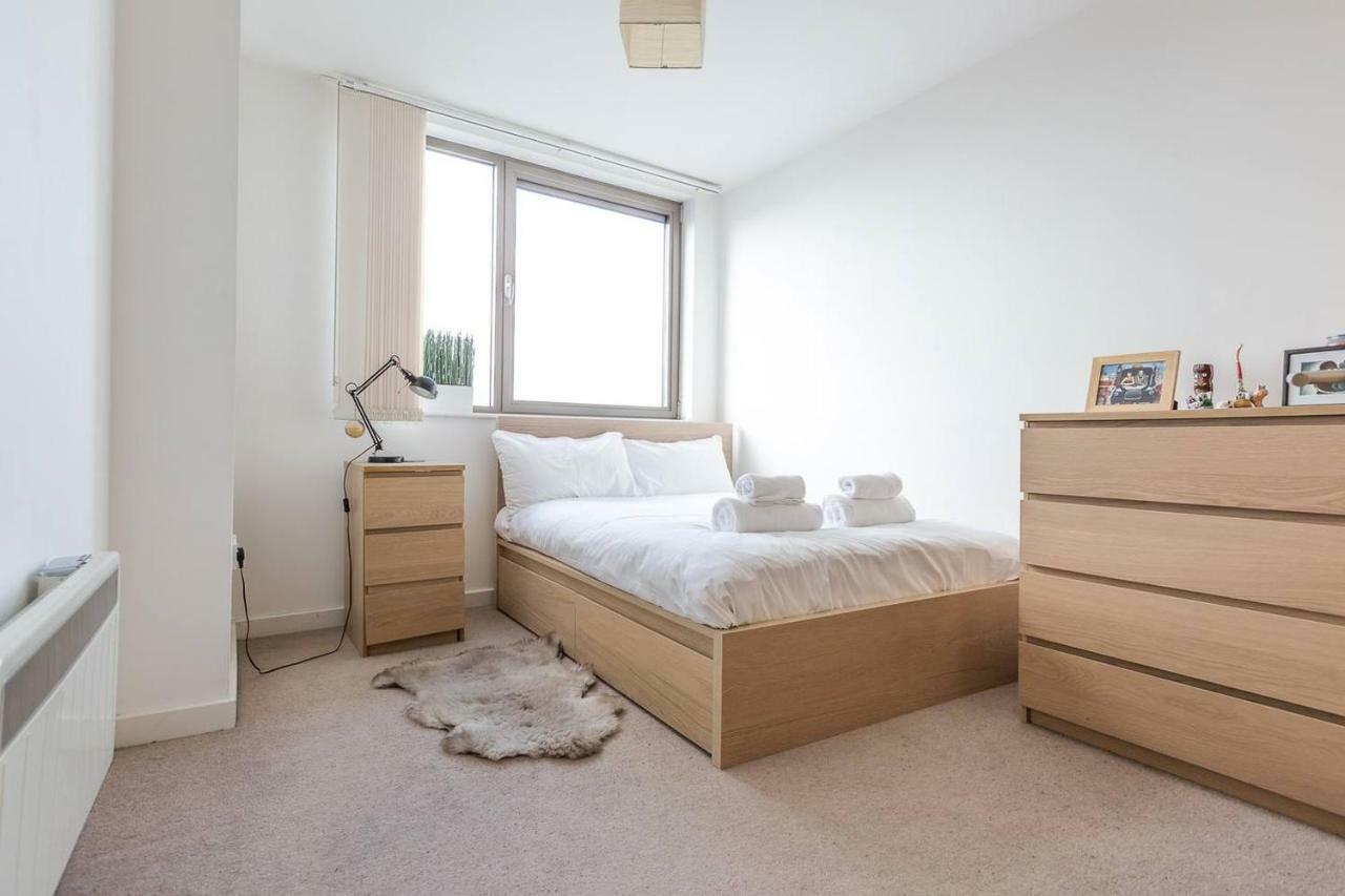 Modern 1 Bedroom Apartment In E1 With Great Views Лондон Экстерьер фото