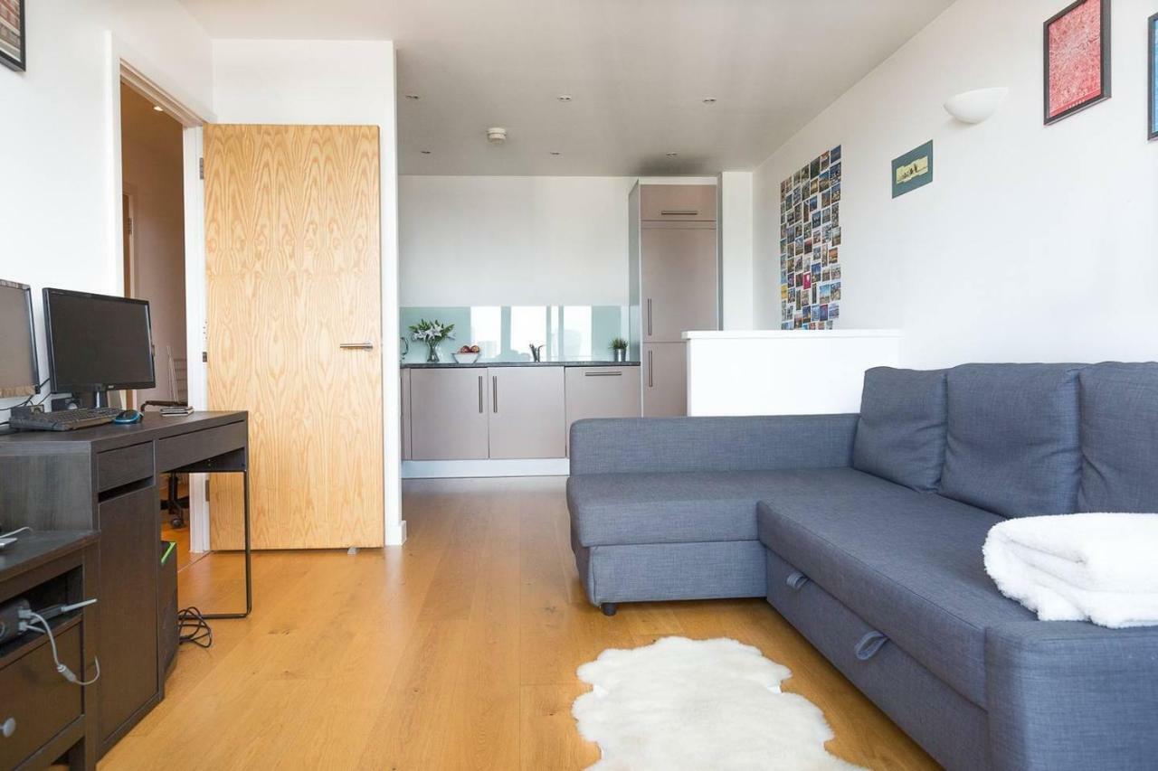 Modern 1 Bedroom Apartment In E1 With Great Views Лондон Экстерьер фото