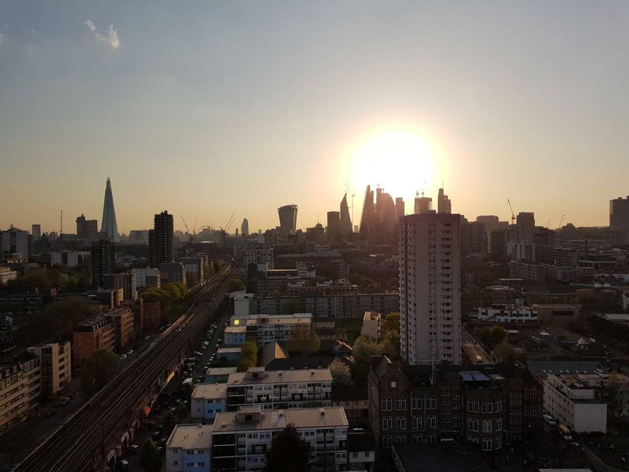 Modern 1 Bedroom Apartment In E1 With Great Views Лондон Экстерьер фото