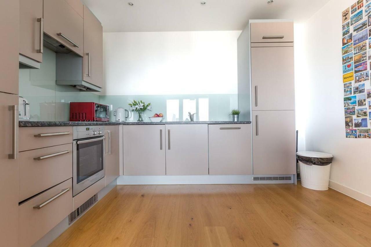 Modern 1 Bedroom Apartment In E1 With Great Views Лондон Экстерьер фото